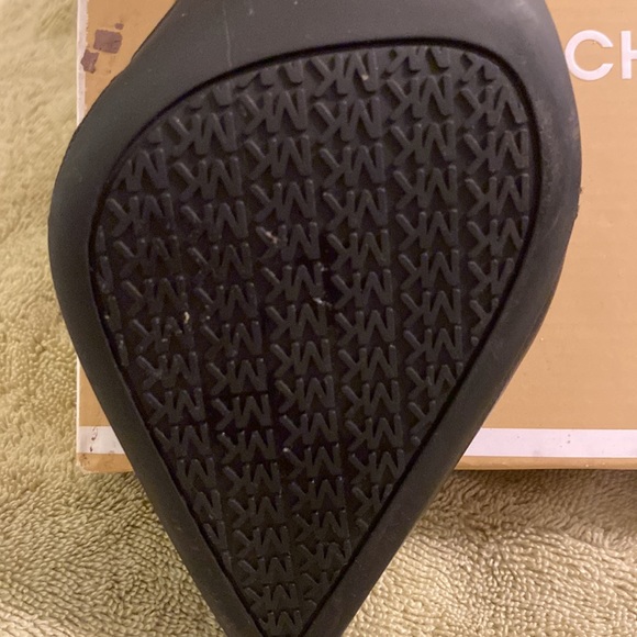 Michael Kors Black Pumps-9.5M - Picture 7 of 9